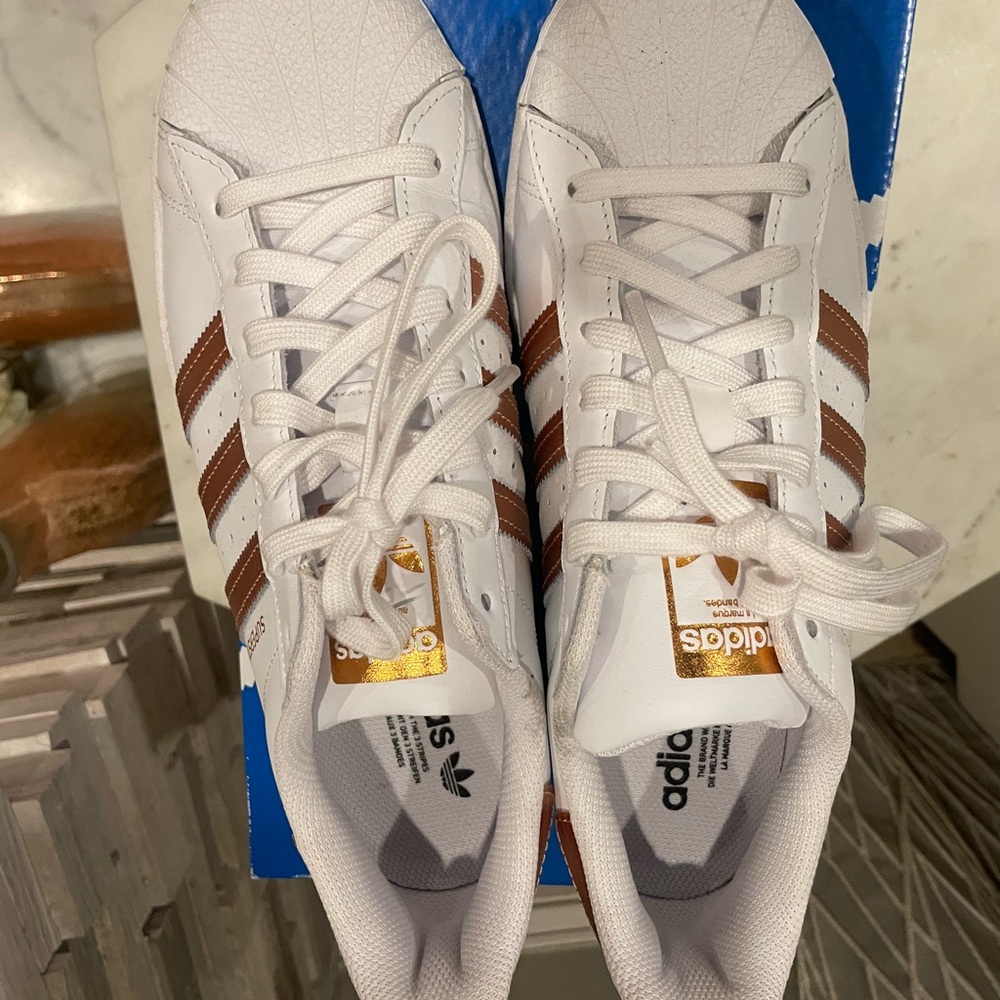 Adidas Superstar White Sneakers with Copper Stripes and Gold Details - Picture 3 of 5